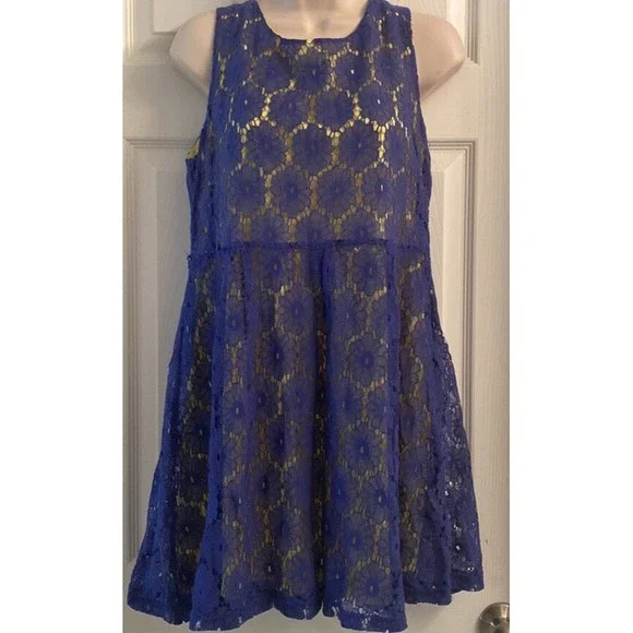 Magic | Dresses | Magic Nwt Shift Lace Dress Blue Yellow Knee Length  Sleeveles Lined | Poshmark